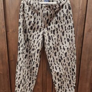 Stylish Black and Green Ankle Barrel Jeans